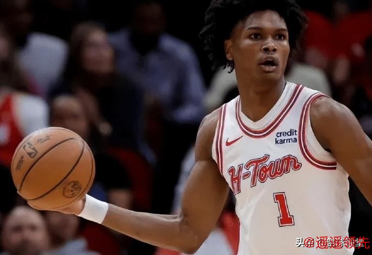 火箭3小将关键球集体暴走！最后5分钟合砍13分，就差阿门了！