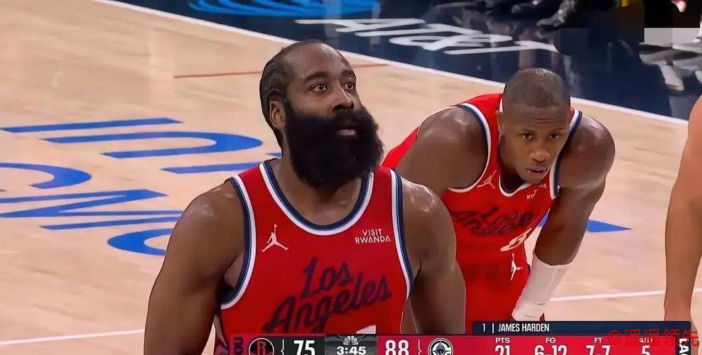 火箭客场108-128惨败快船，哈登下半场爆发风头盖过杜兰特，场上表现完全不是一个级别，两人状态形成鲜明对比引发热议