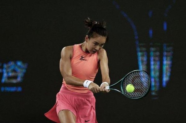 皇冠体育 武网正赛首日袁悦王欣瑜开门红 金花组合进次轮