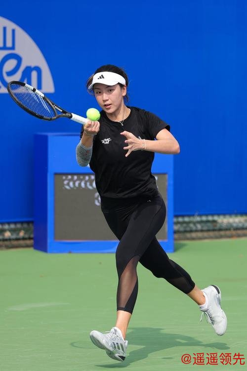 武网正赛首日袁悦王欣瑜开门红 金花组合进次轮